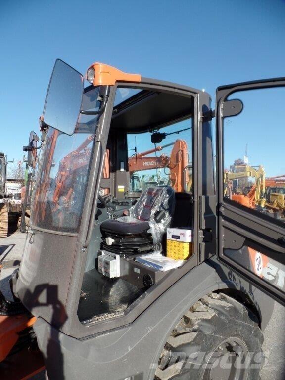 Hitachi ZW75-6 Naudoti ratiniai krautuvai