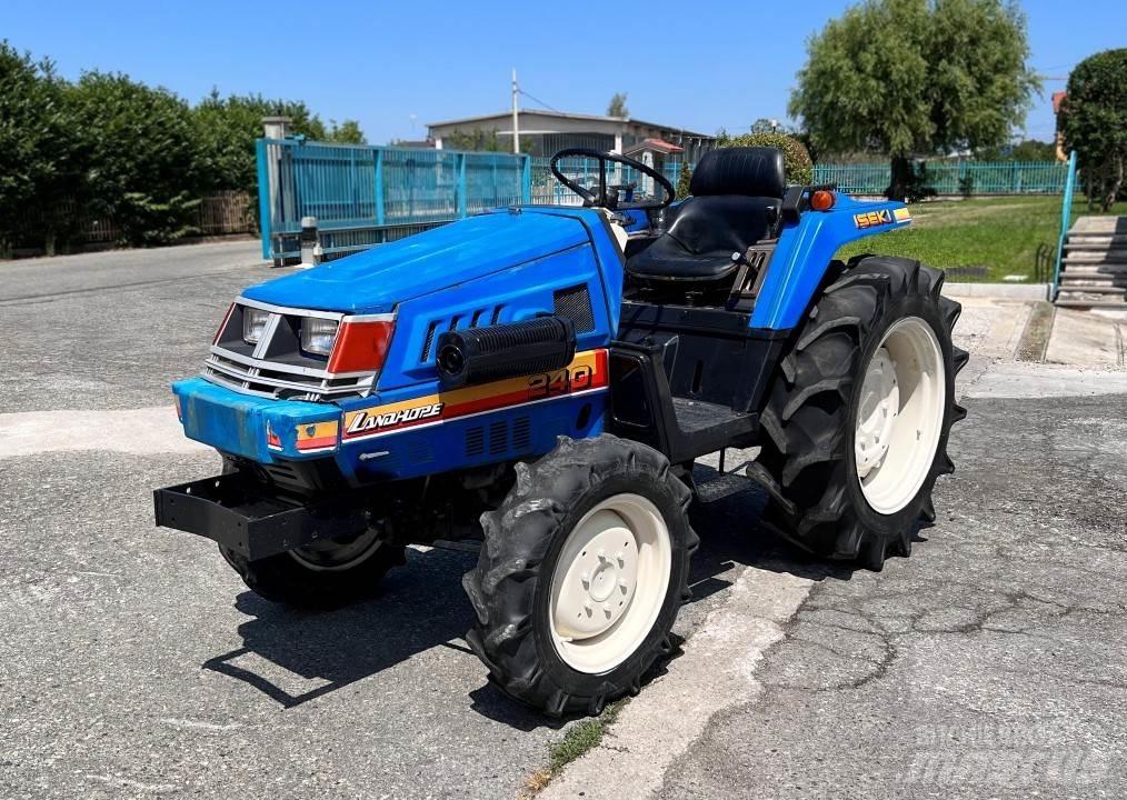 Iseki 240 4x4 Sniego peiliai ir valytuvai