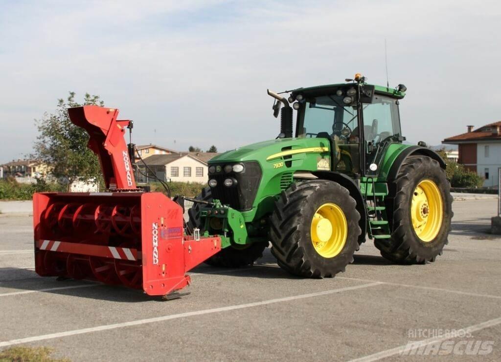John Deere 7930 4X4 Sniego peiliai ir valytuvai