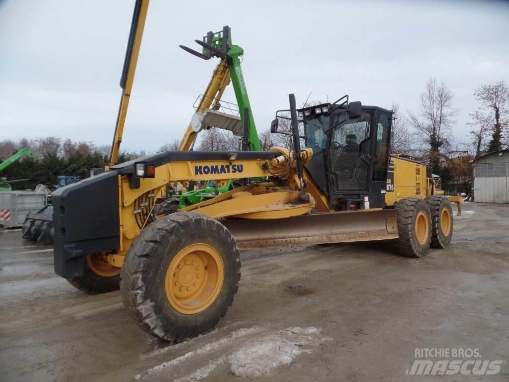 Komatsu GD675-5 Vikšriniai buldozeriai