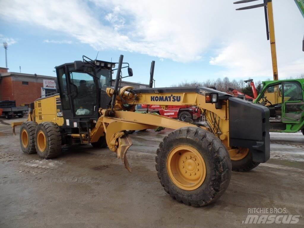 Komatsu GD675-5 Vikšriniai buldozeriai