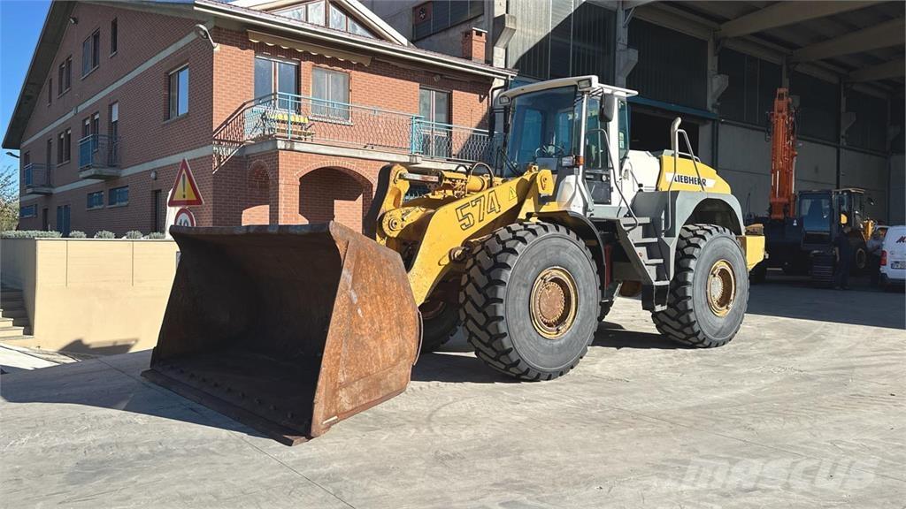 Liebherr L574 Naudoti ratiniai krautuvai