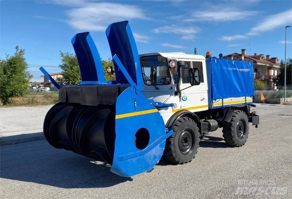 Mercedes-Benz UNIMOG Sniego peiliai ir valytuvai
