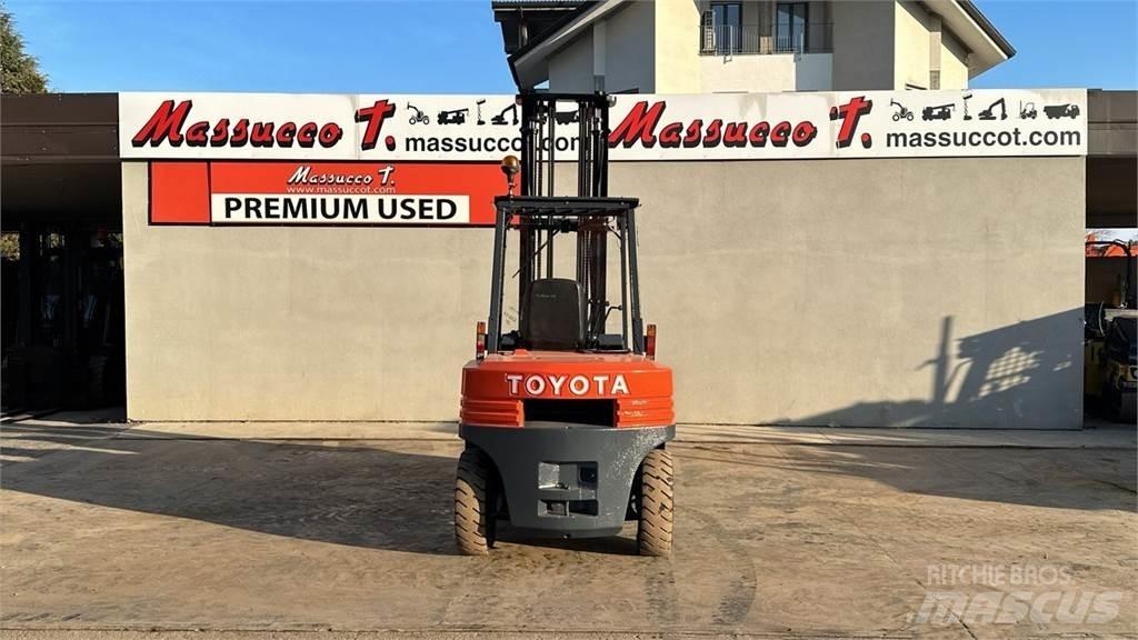 Toyota 02-5FD40 Dyzeliniai krautuvai