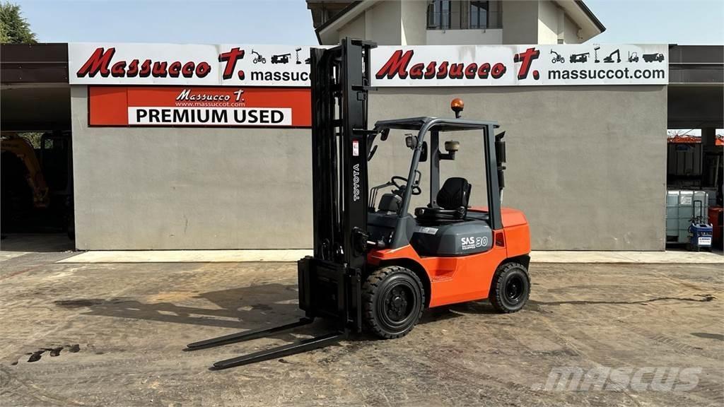 Toyota 02-7FD30 Dyzeliniai krautuvai