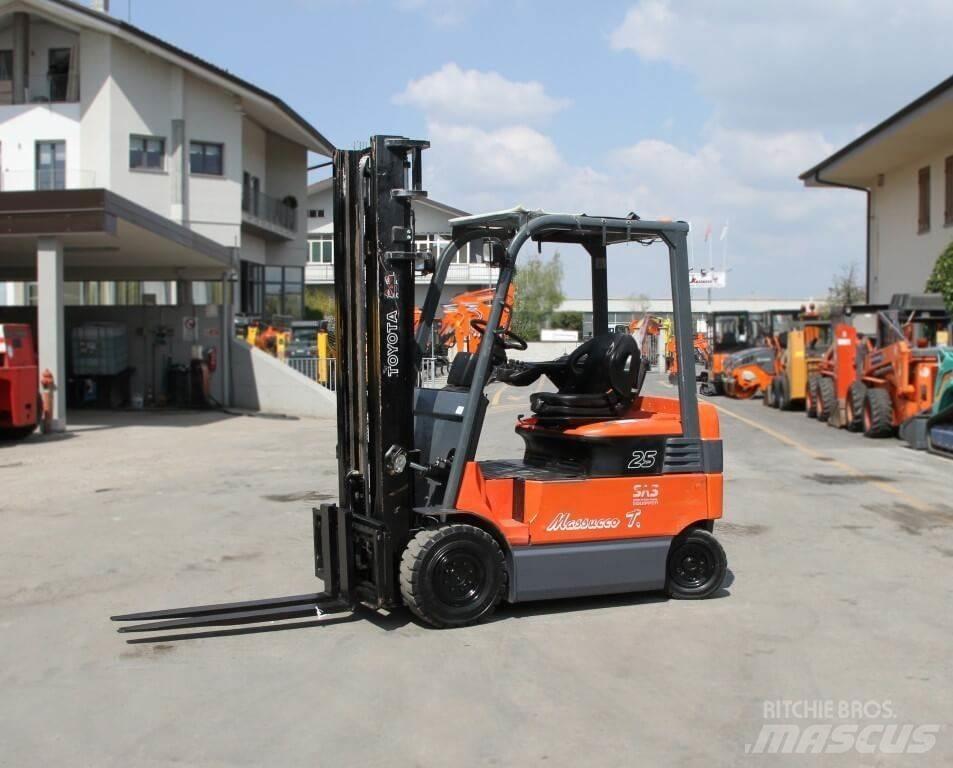 Toyota 7FBMF25 Elektriniai šakiniai krautuvai