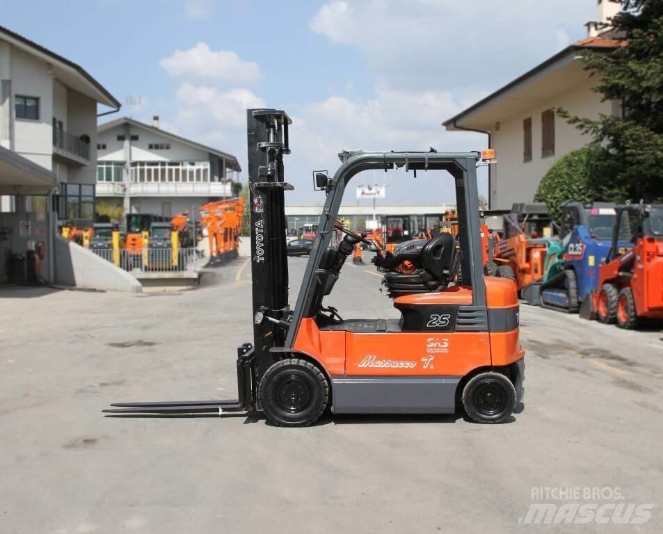 Toyota 7FBMF25 Elektriniai šakiniai krautuvai