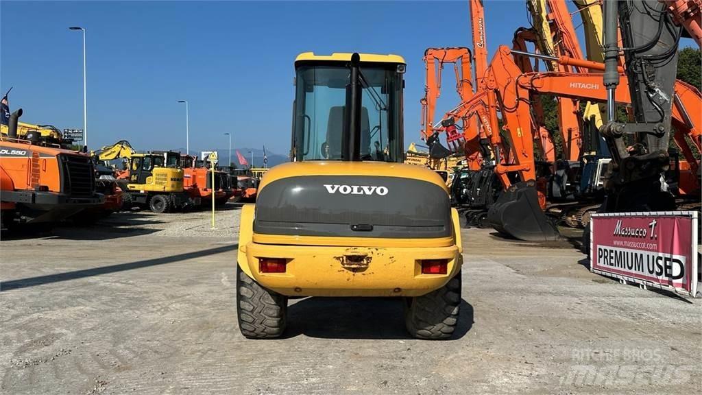 Volvo L 40 B-TP Naudoti ratiniai krautuvai