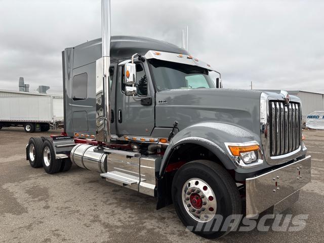 International HX Naudoti vilkikai