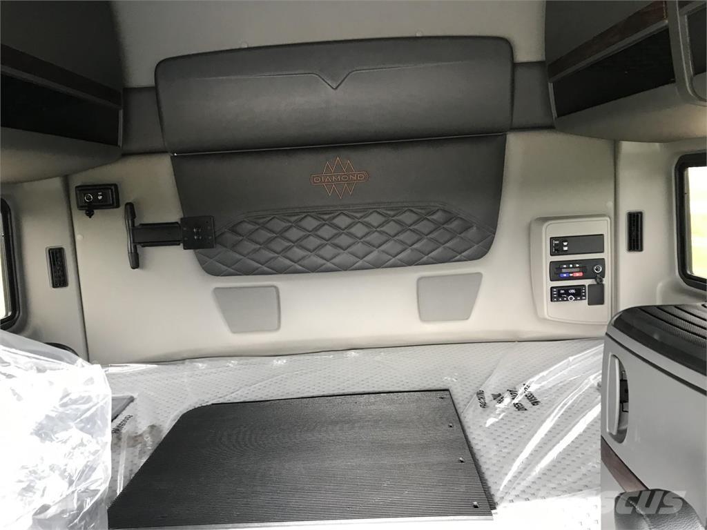 International HX Naudoti vilkikai