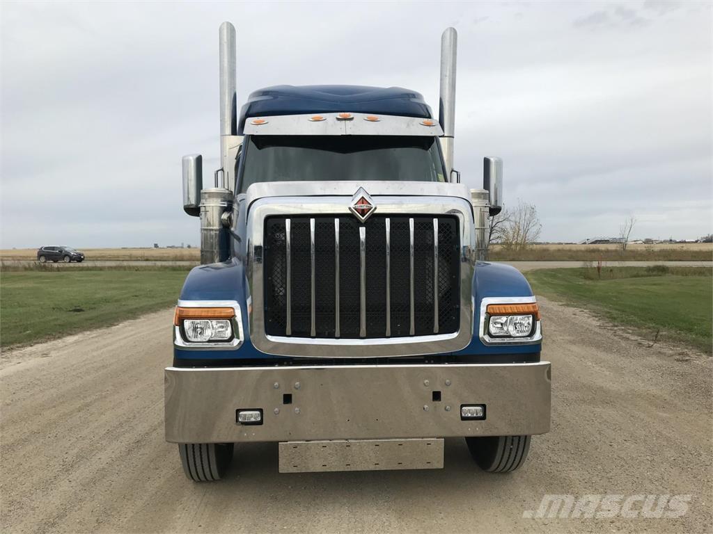 International HX Naudoti vilkikai