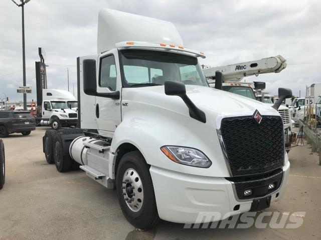 International LT Naudoti vilkikai