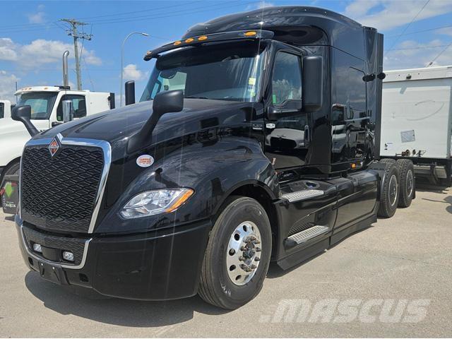 International LT Naudoti vilkikai