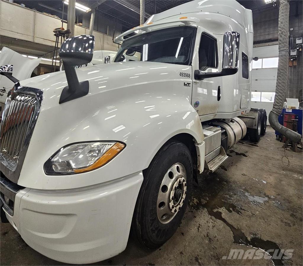 International LT Naudoti vilkikai