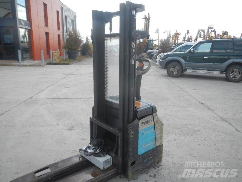 Crown ES 4000 Mažų aukščių keltuvai