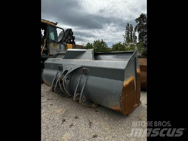 Liebherr GODET Statyba - Kita