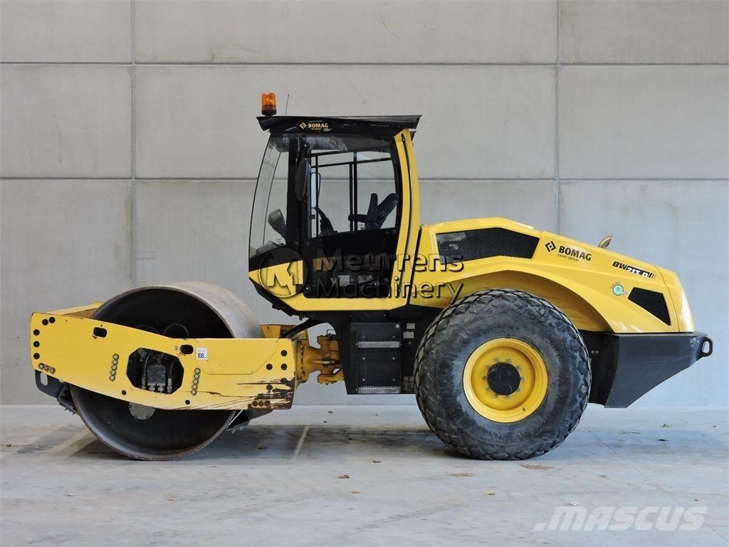Bomag BW213 Kiti volai