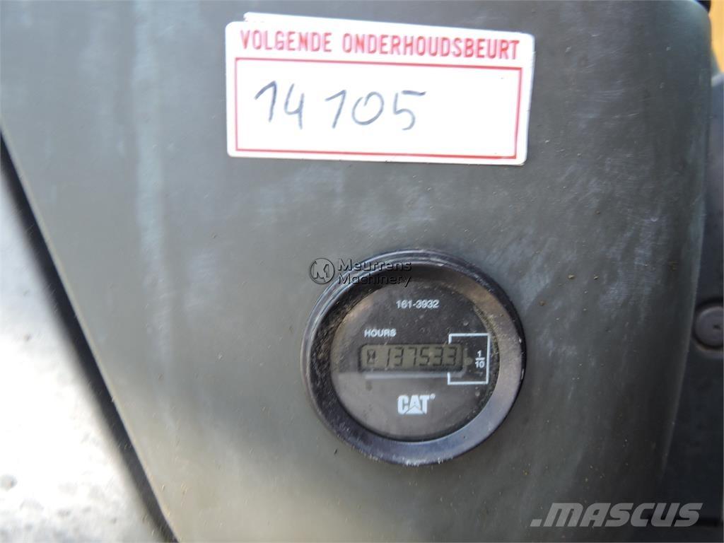 CAT 323D Vikšriniai ekskavatoriai