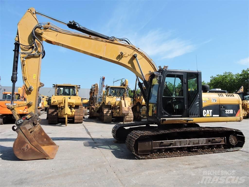 CAT 323D Vikšriniai ekskavatoriai
