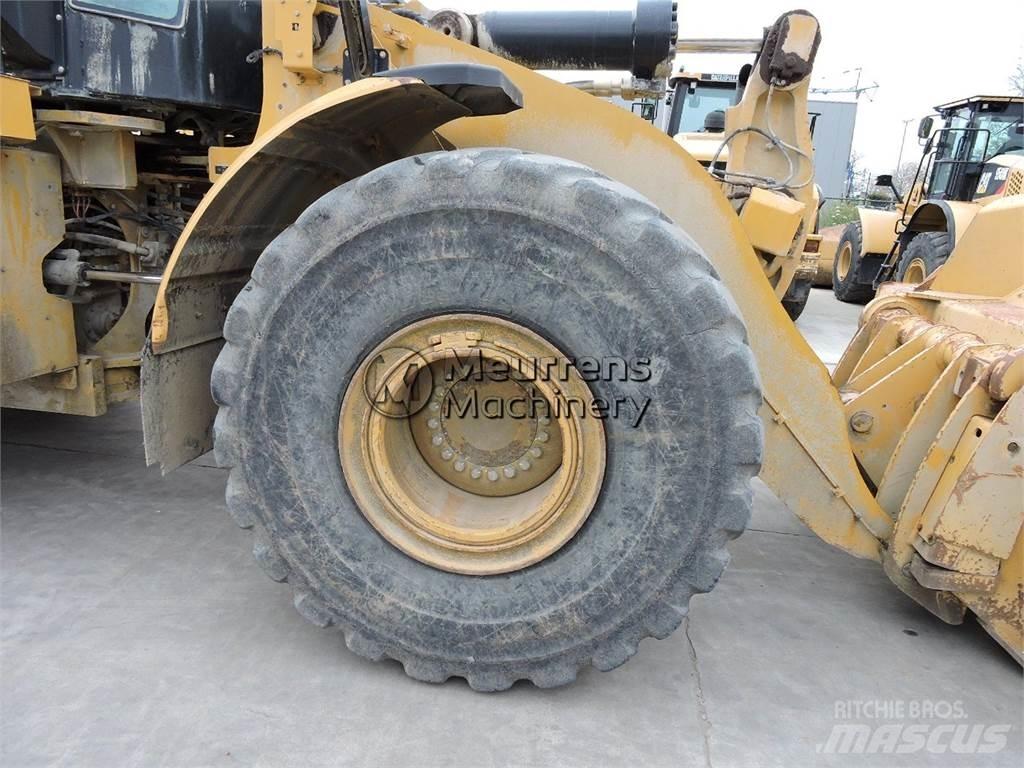 CAT 972M Naudoti ratiniai krautuvai