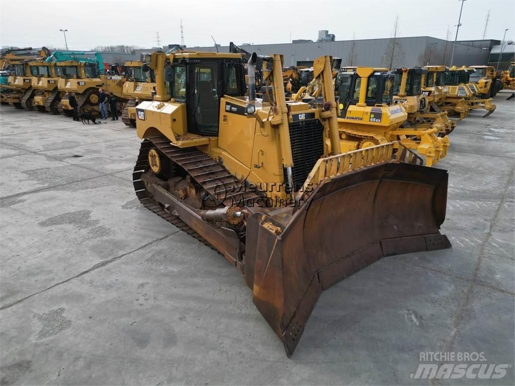 CAT D8T Buldozeriai