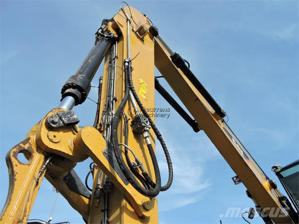 CAT MH3024 Atliekų / pramoniniai krautuvai