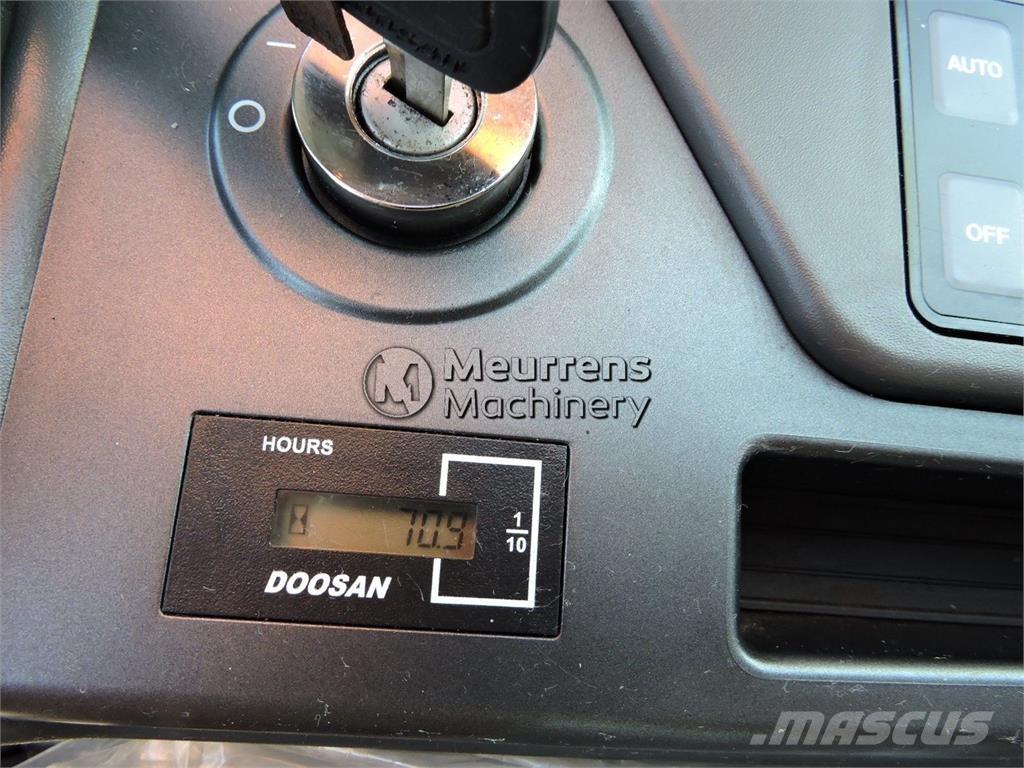 Doosan DX140LC Vikšriniai ekskavatoriai