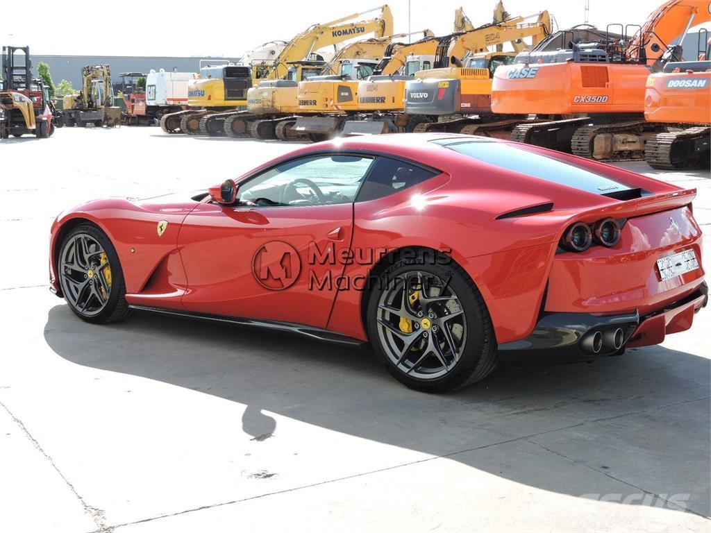 Ferrari 812 Super Fast Statyba - Kita