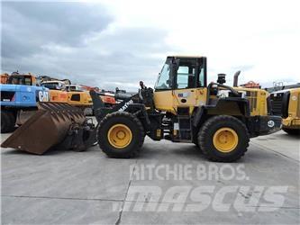 Komatsu WA320 Naudoti ratiniai krautuvai