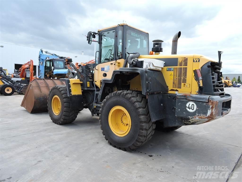 Komatsu WA320 Naudoti ratiniai krautuvai