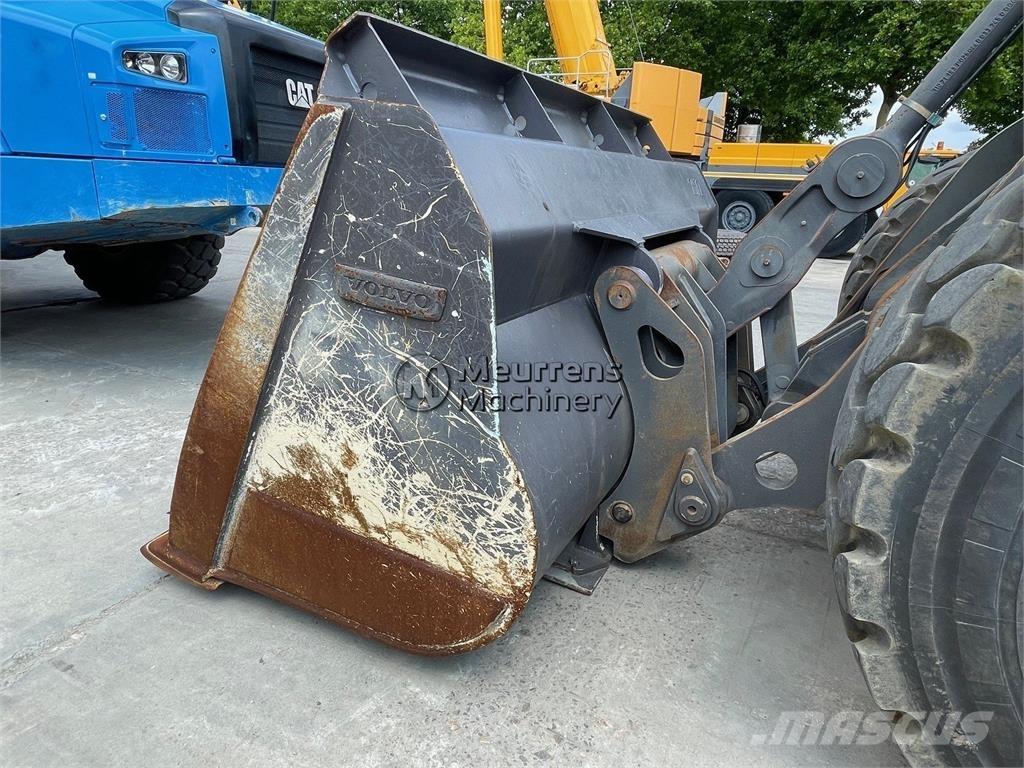 Volvo L150H Naudoti ratiniai krautuvai