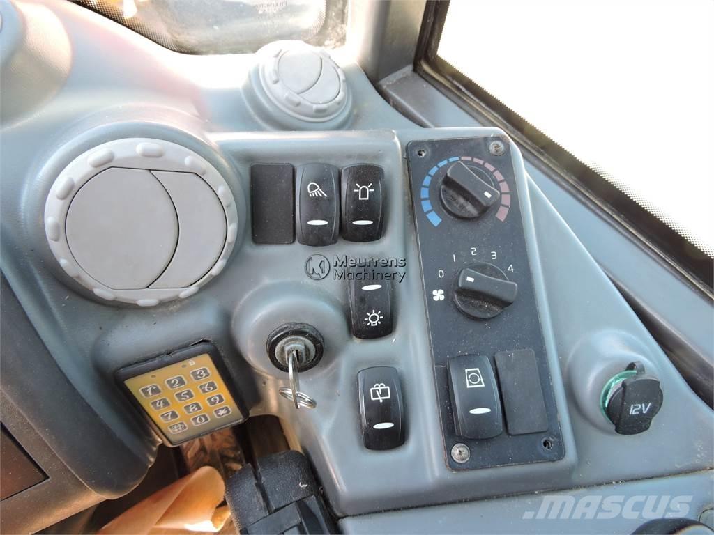 Volvo L25F + FORK Naudoti ratiniai krautuvai