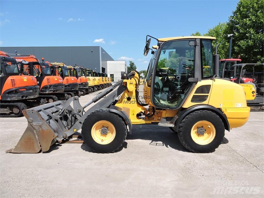 Volvo L25F + FORK Naudoti ratiniai krautuvai