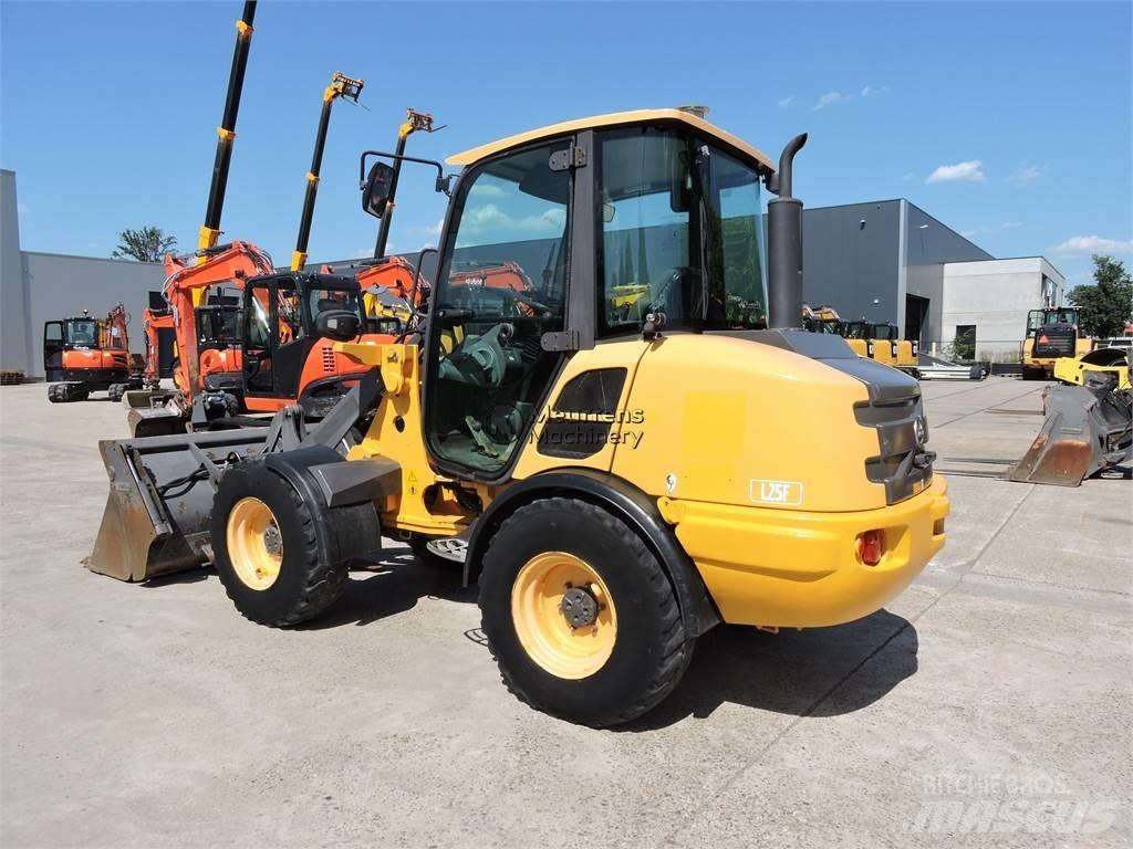 Volvo L25F + FORK Naudoti ratiniai krautuvai