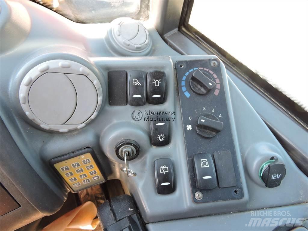 Volvo L25F + FORK Naudoti ratiniai krautuvai