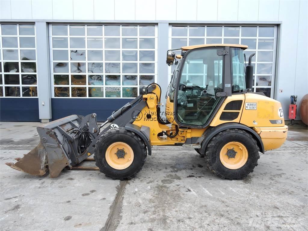 Volvo L25F + FORK Naudoti ratiniai krautuvai