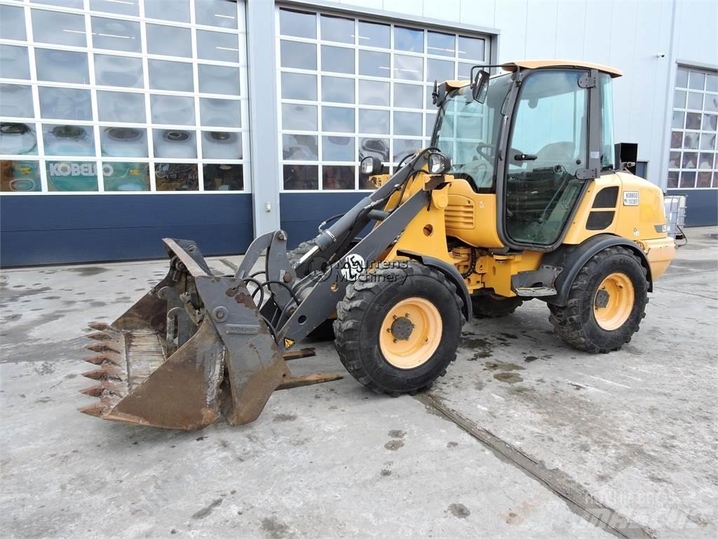 Volvo L25F + FORK Naudoti ratiniai krautuvai