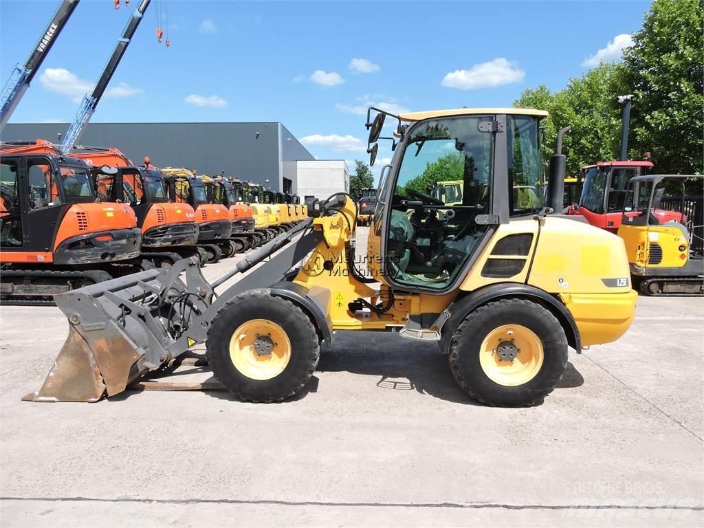 Volvo L25F + FORK Naudoti ratiniai krautuvai