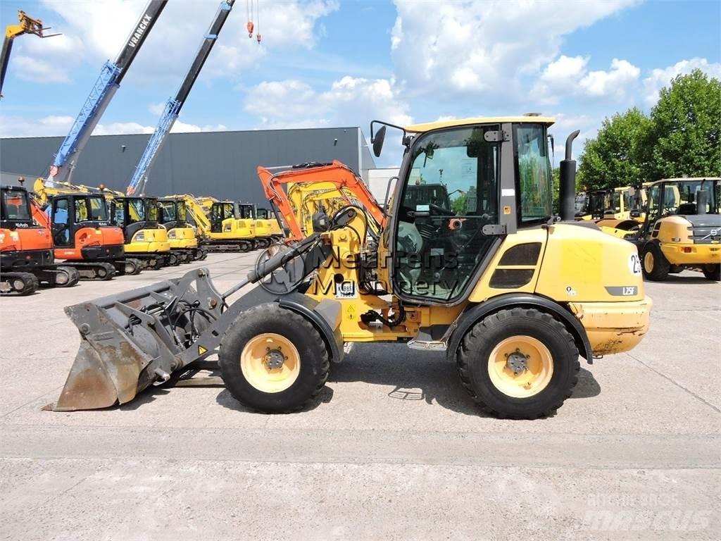 Volvo L25F + Fork Naudoti ratiniai krautuvai