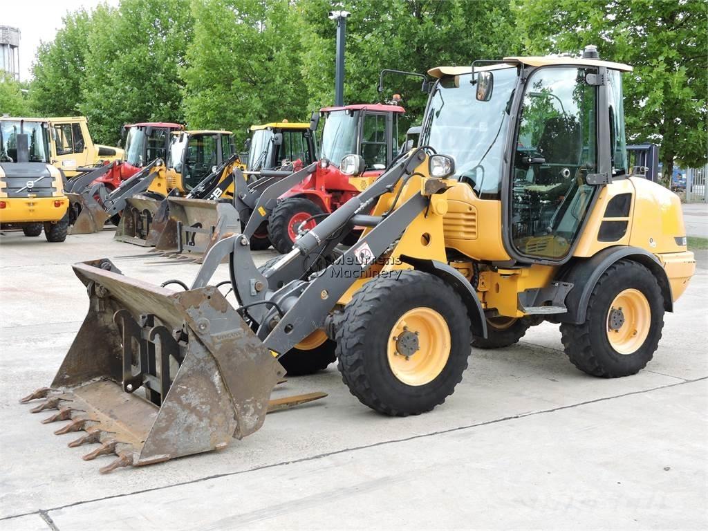 Volvo L25F + FORK Naudoti ratiniai krautuvai