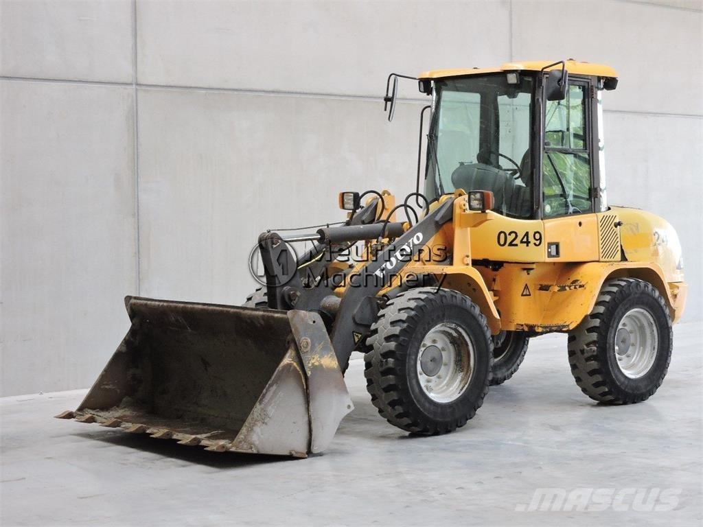 Volvo L30B Naudoti ratiniai krautuvai