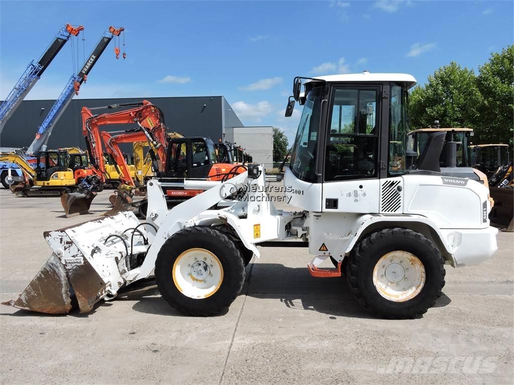 Volvo L30G + FORK Naudoti ratiniai krautuvai