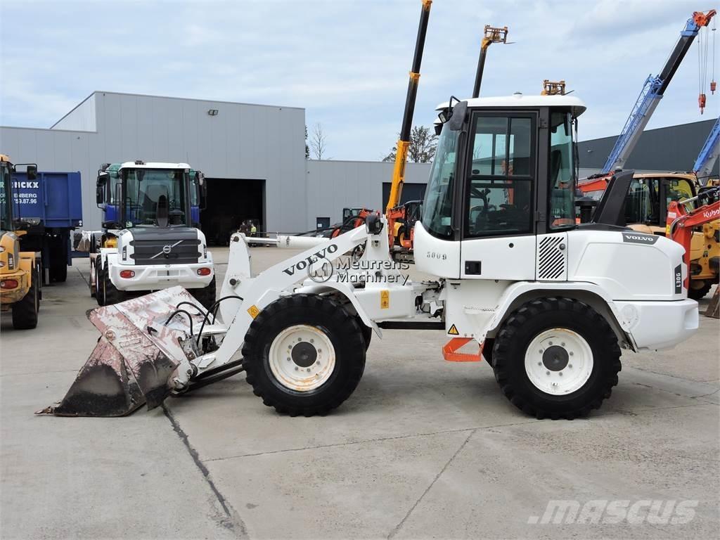 Volvo L30G + FORK Naudoti ratiniai krautuvai
