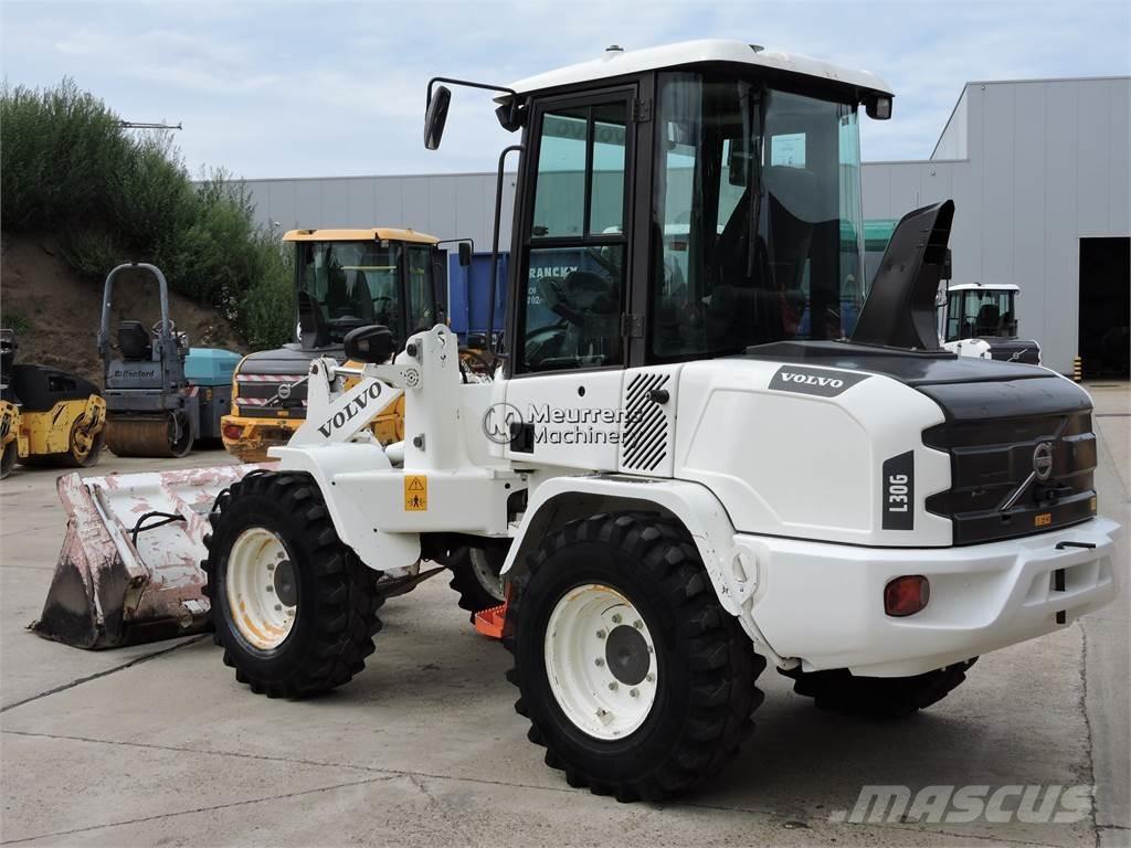Volvo L30G + FORK Naudoti ratiniai krautuvai