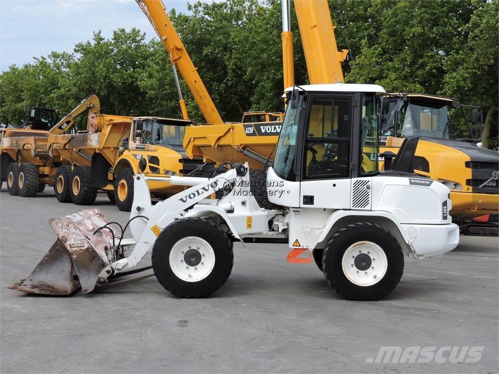 Volvo L30G + FORK Naudoti ratiniai krautuvai