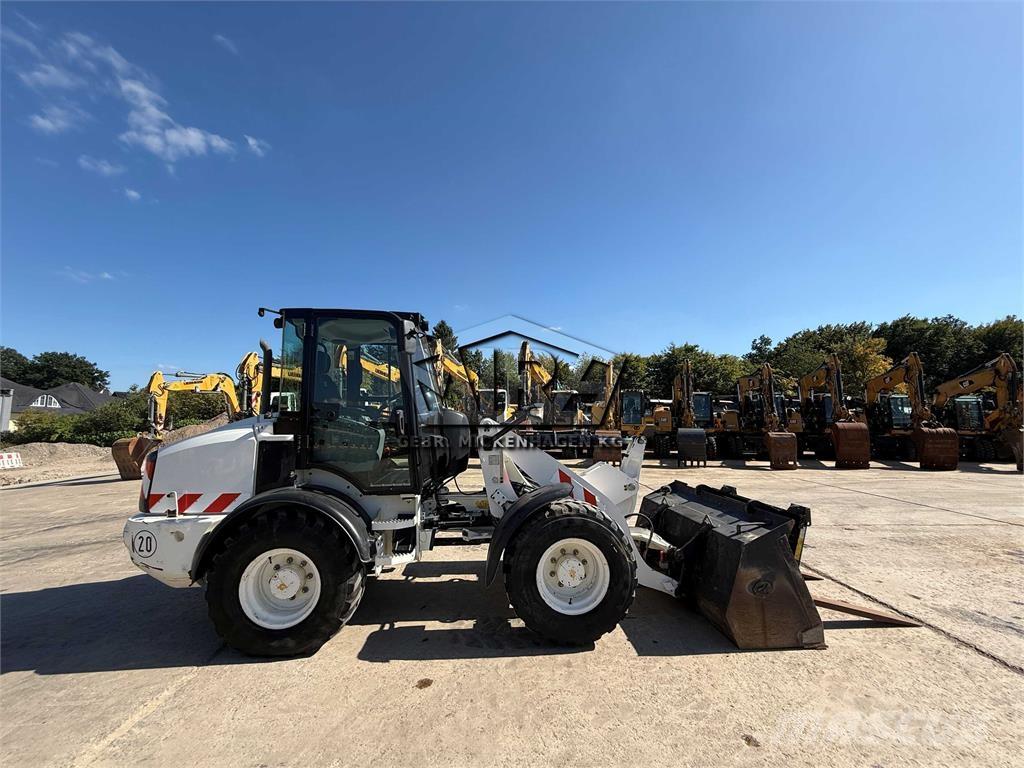 CAT 908 M Naudoti ratiniai krautuvai