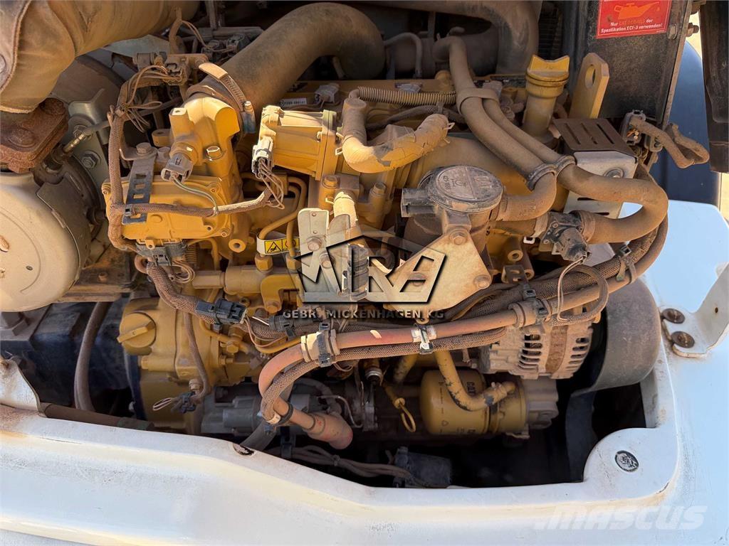 CAT 908 M Naudoti ratiniai krautuvai