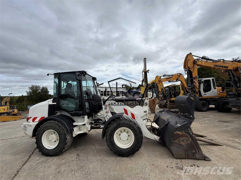 CAT 908M Naudoti ratiniai krautuvai