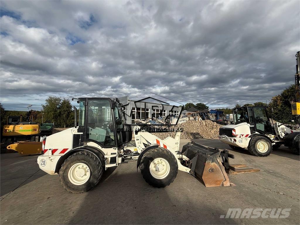 CAT 908M Naudoti ratiniai krautuvai