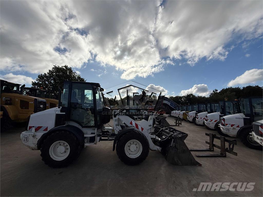 CAT 908M Naudoti ratiniai krautuvai